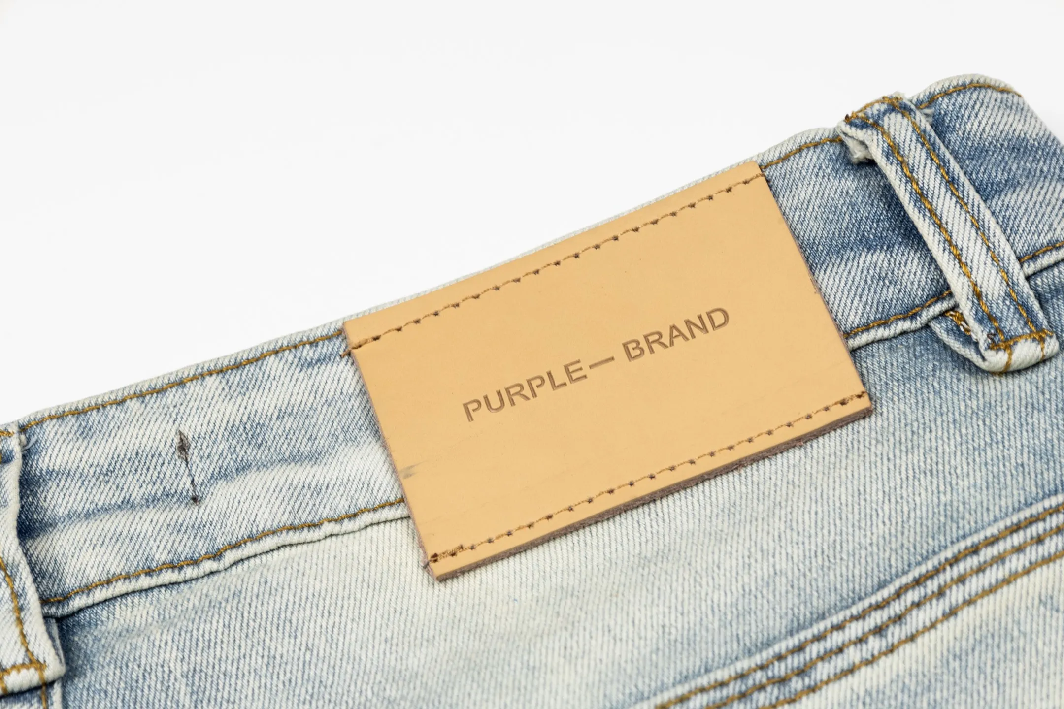 150 PURPLE BRAND 26New Arrival Washed jeans with splashes of ink, ripped holes, cut patches, truly restoring the ultimate Vintage texture, three-dimensional version, loose and comfortable, not picky about the figure, tall and slim, factory-made, original quality control, same style for men and women, can be paired with Versatile, must-have jeans for all seasons, fashionable people have been disappointed. From the quality selection of fabrics, the tailoring of details, and the matching of patterns, they are all impeccable! The upper body is so handsome when worn...it can be easily worn by men, women and children! The craftsmanship is made of heavy-duty washed pure cotton denim fabric. After washing, it is soft and thick. It is very stylish when worn on the body. Color: Blue Style number: # Size: 28 30 32 34 36